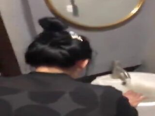 Snadný japonská paní jen v prdeli v airport koupelna: pohlaví klip 53 | xhamster